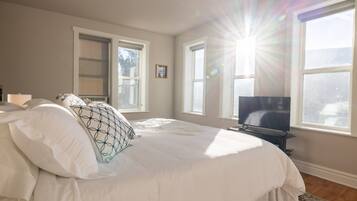 3 bedrooms, iron/ironing board, travel crib, WiFi (free)