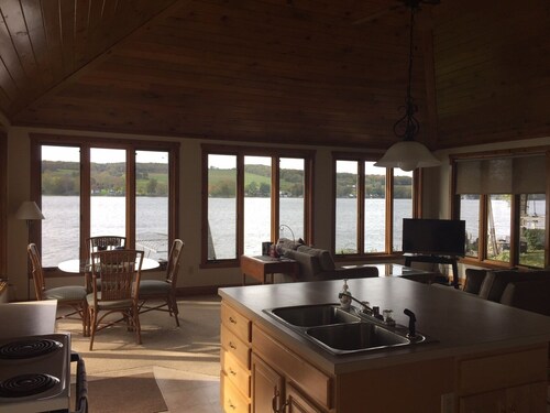 Waneta Lake Rental – Premier Location on the Lake