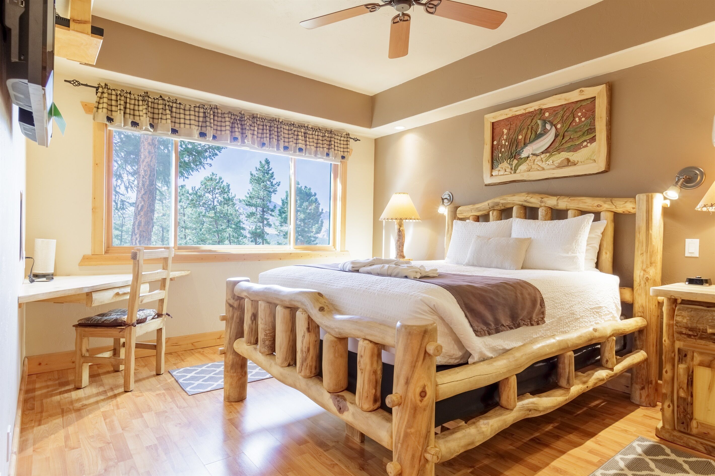 2 Schlafzimmer, Schreibtisch, Bügeleisen/Bügelbrett, Reisekinderbett