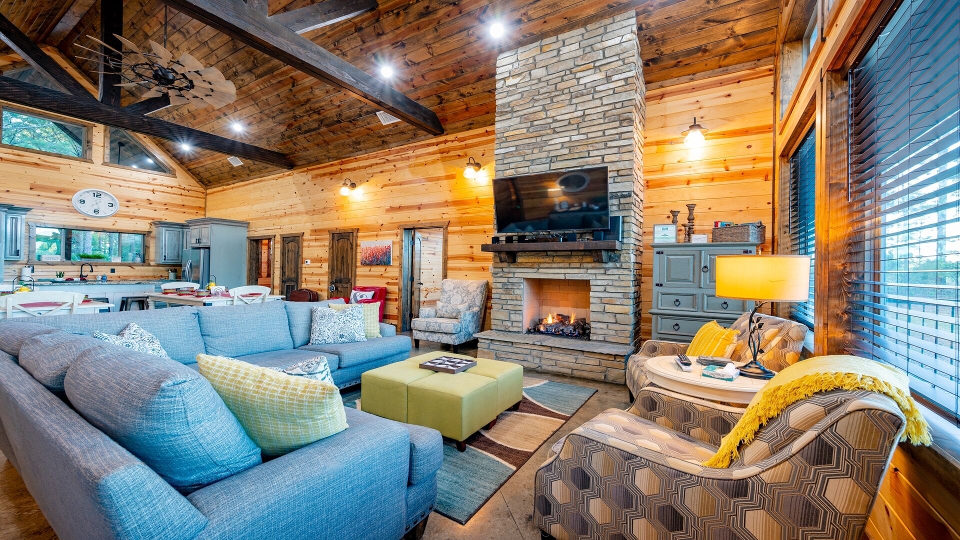 Lost Creek Lodge-Well Appointed Lodge, Pool Table, Bunk House, Hot Tub, Play Set