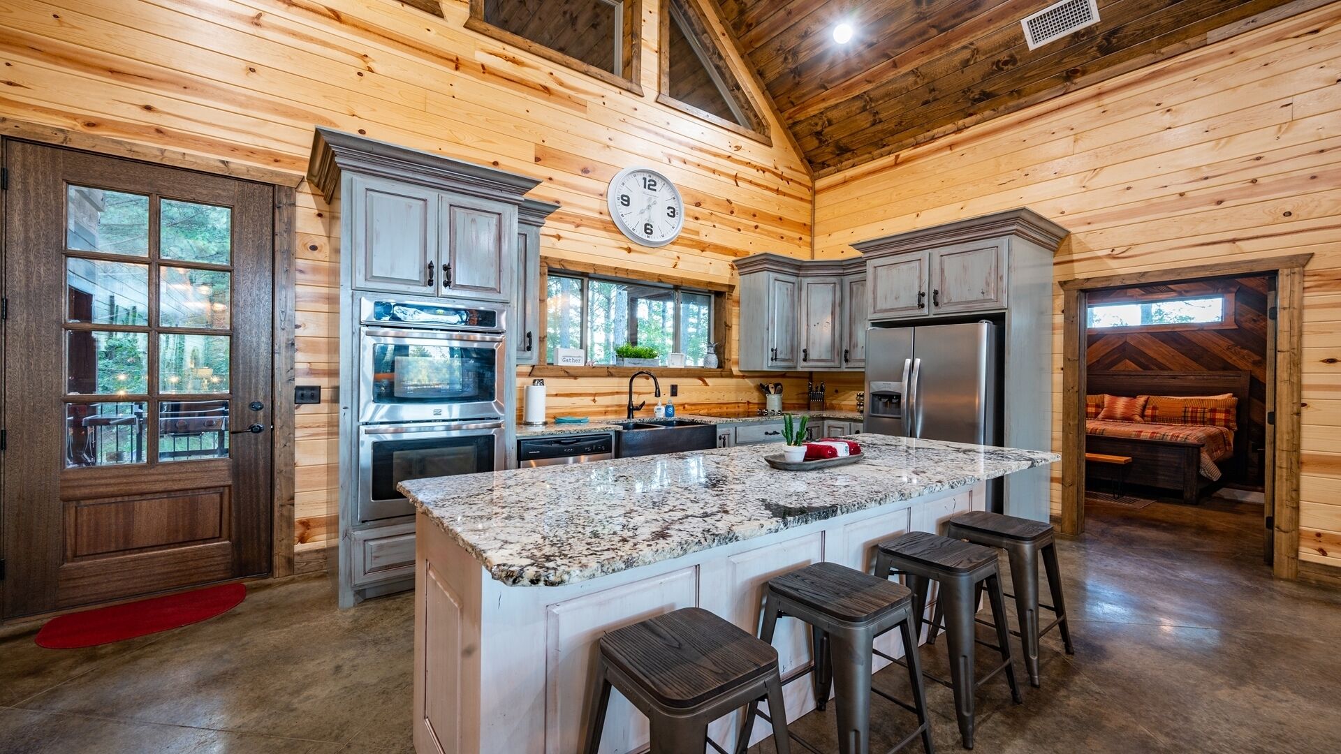 Lost Creek Lodge-Well Appointed Lodge, Pool Table, Bunk House, Hot Tub, Play Set