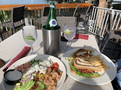 🌴Waterfront Relaxing Retreat Wonderful Views & Amenities! 