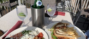 🌴Waterfront Relaxing Retreat Wonderful Views & Amenities! 