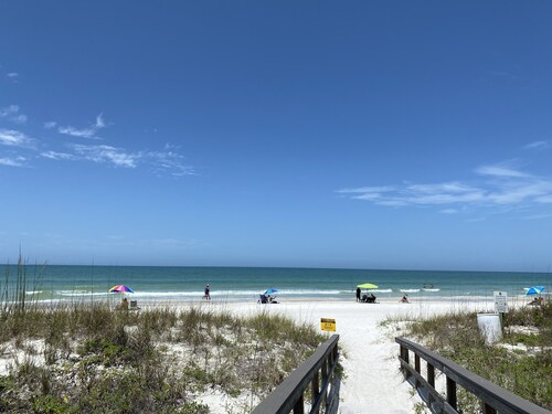 The Best of the Beach & Bay: 3,000 Sq Ft Waterfront Beach Townhouse: 