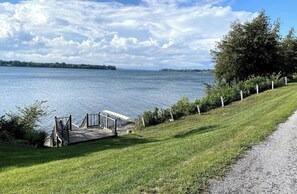 Property grounds - Lake Champlain Escape: Cottage #7 at Isle View Lake Cottages in Vermont (Alburgh)