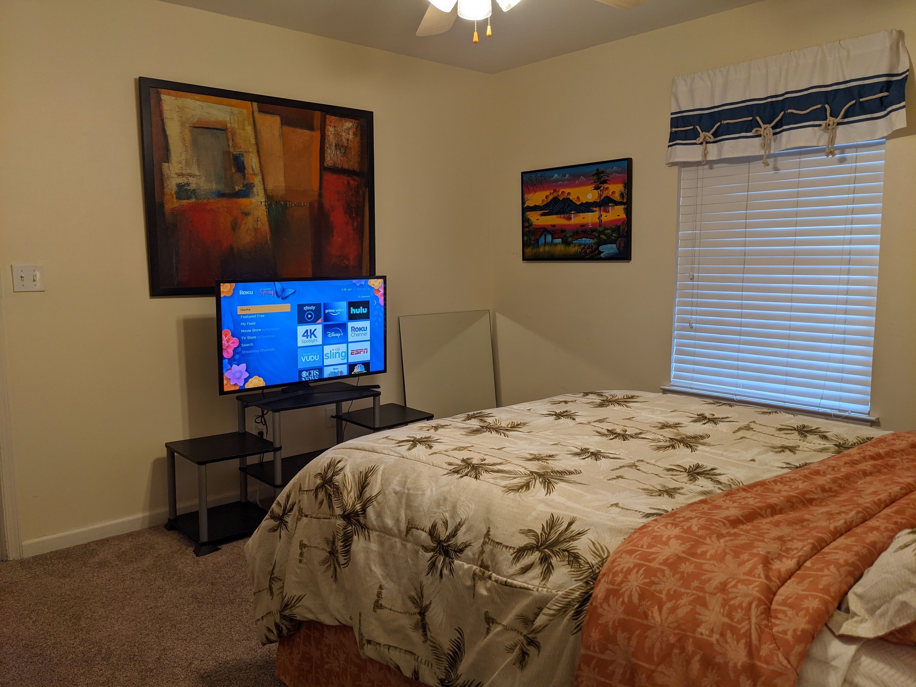 4 Br 3 Ba, 2-Level Water View, 2 Decks, 3 Pools, Tennis Courts: Linens Included!