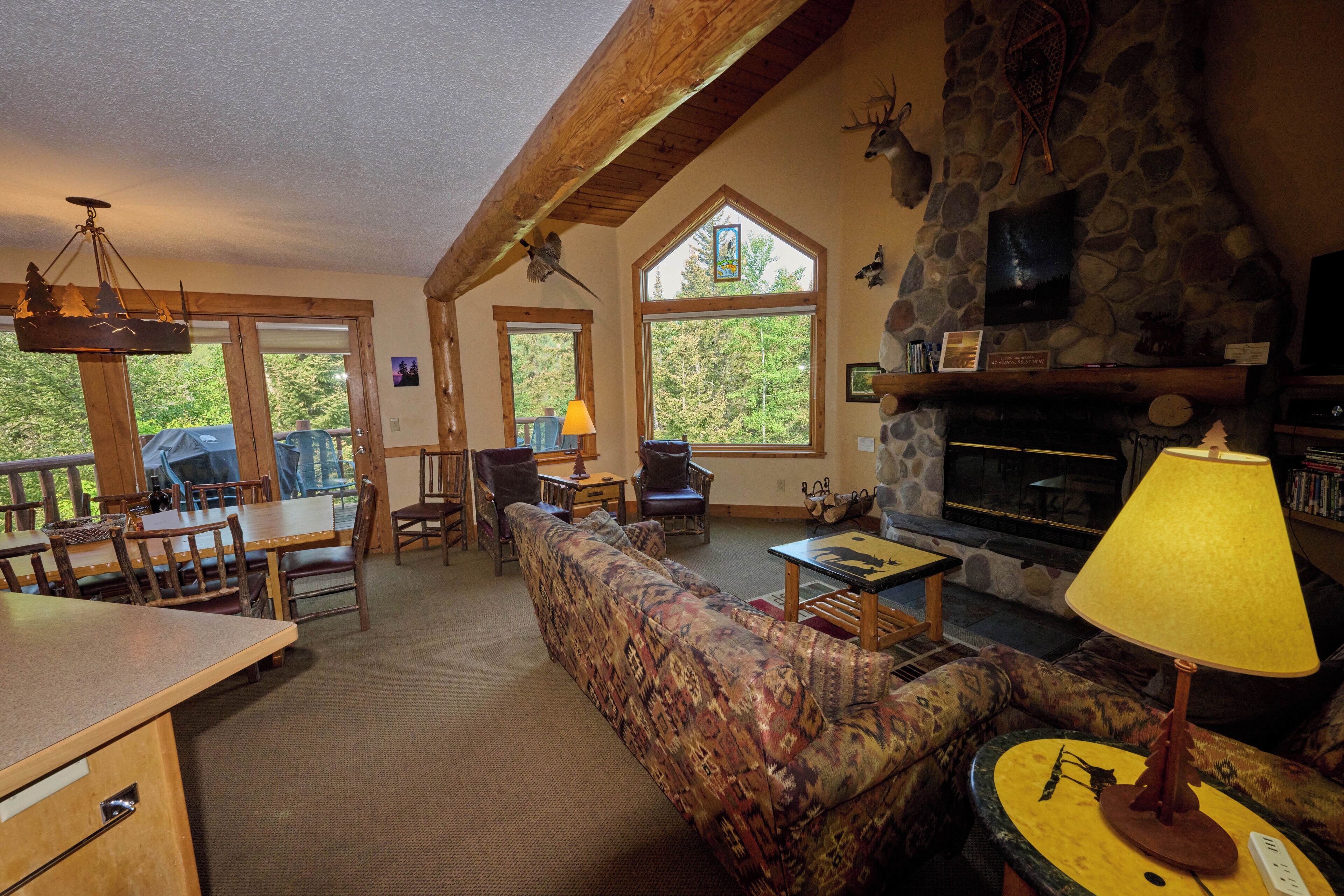 "North Shore Retreat" Lutsen 5 Bed/4 Bath, Sleeps 14, Ski in - Ski out