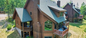 "North Shore Retreat" Lutsen 5 Bed/4 Bath, Sleeps 14, Ski in - Ski out