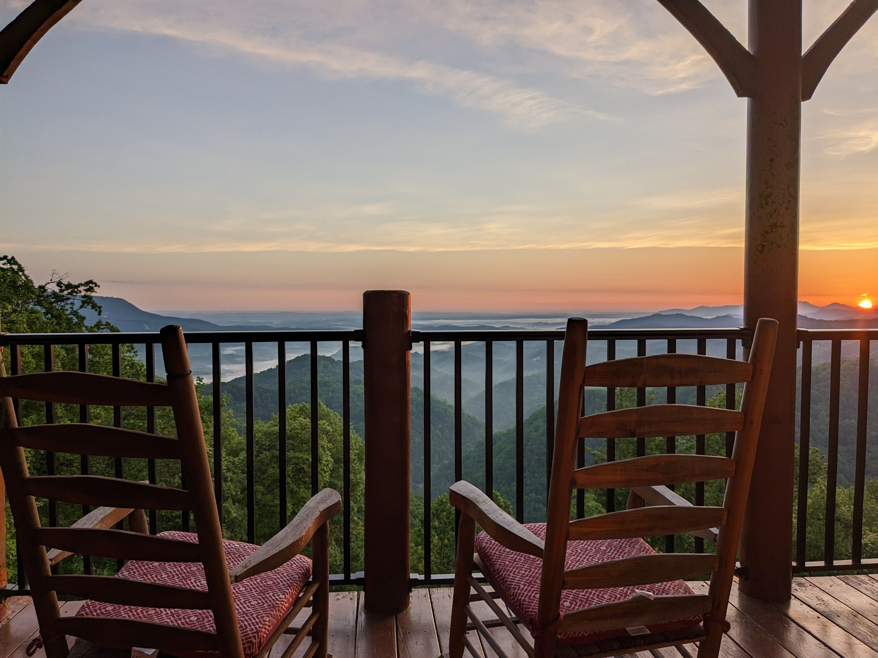 Kiss The Clouds 2 king beds, stunning view