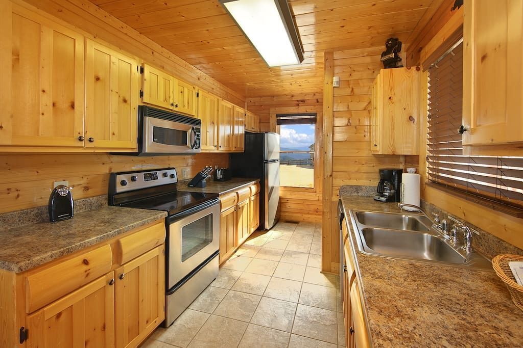 Kiss The Clouds 2 king beds, stunning view