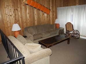 Fernseher, Kamin, DVD-Player, Stereoanlage