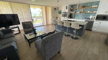 Smart-TV, DVD-Player, Musikbibliothek, Stereoanlage