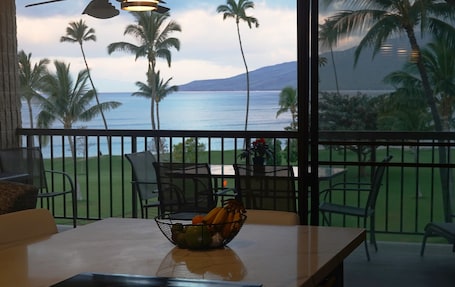 Outdoor dining. Oceanfront, Million-Dollar-View, B421