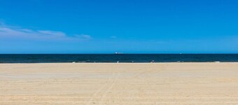 ¡Tan cerca como puedas! Frente al mar Nags Head Home con vistas panorámicas al mar