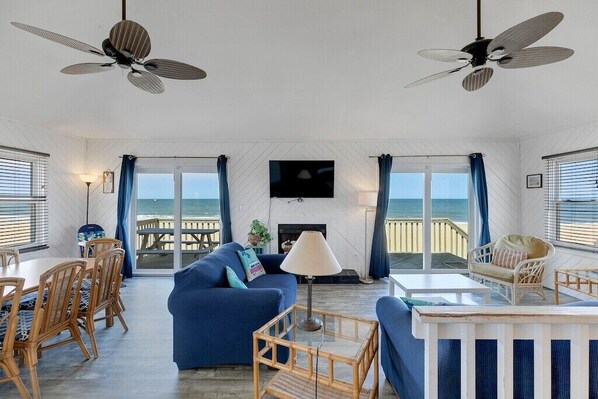 Smart TV, DVD player, books, video library - As Close As You Can Get! Oceanfront Panoramic Views (Nags Head)