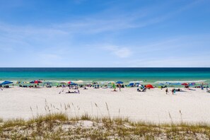 Una spiaggia nelle vicinanze