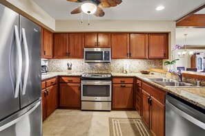 Refrigerador, microondas, horno, placa de cocina