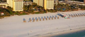 Upea huoneisto ja ihanteellinen loma! Vaiheet rannalle! Upeat parit pääsevät pois