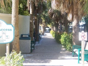 Property grounds - Gorgeous Condo and Ideal Vacation! Steps to Beach! Great couples get-away (Marco Island)
