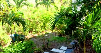 Couples Retreat, King Bed, Wi-Fi, Cable TV, A/C, Close to Cruz Bay