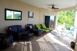 Terrace/patio - Couples Retreat, King Bed, Wi-Fi, Cable TV, A/C, Close to Cruz Bay (St.John)