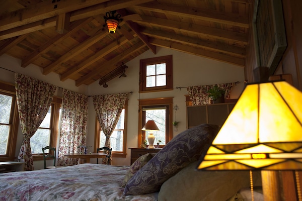 1 bedroom, travel cot, WiFi, bed sheets