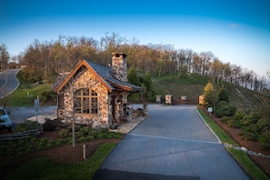 Situated at the base of a hill, this charming cottage offers a serene natural setting with a garden and a mix of deciduous trees.