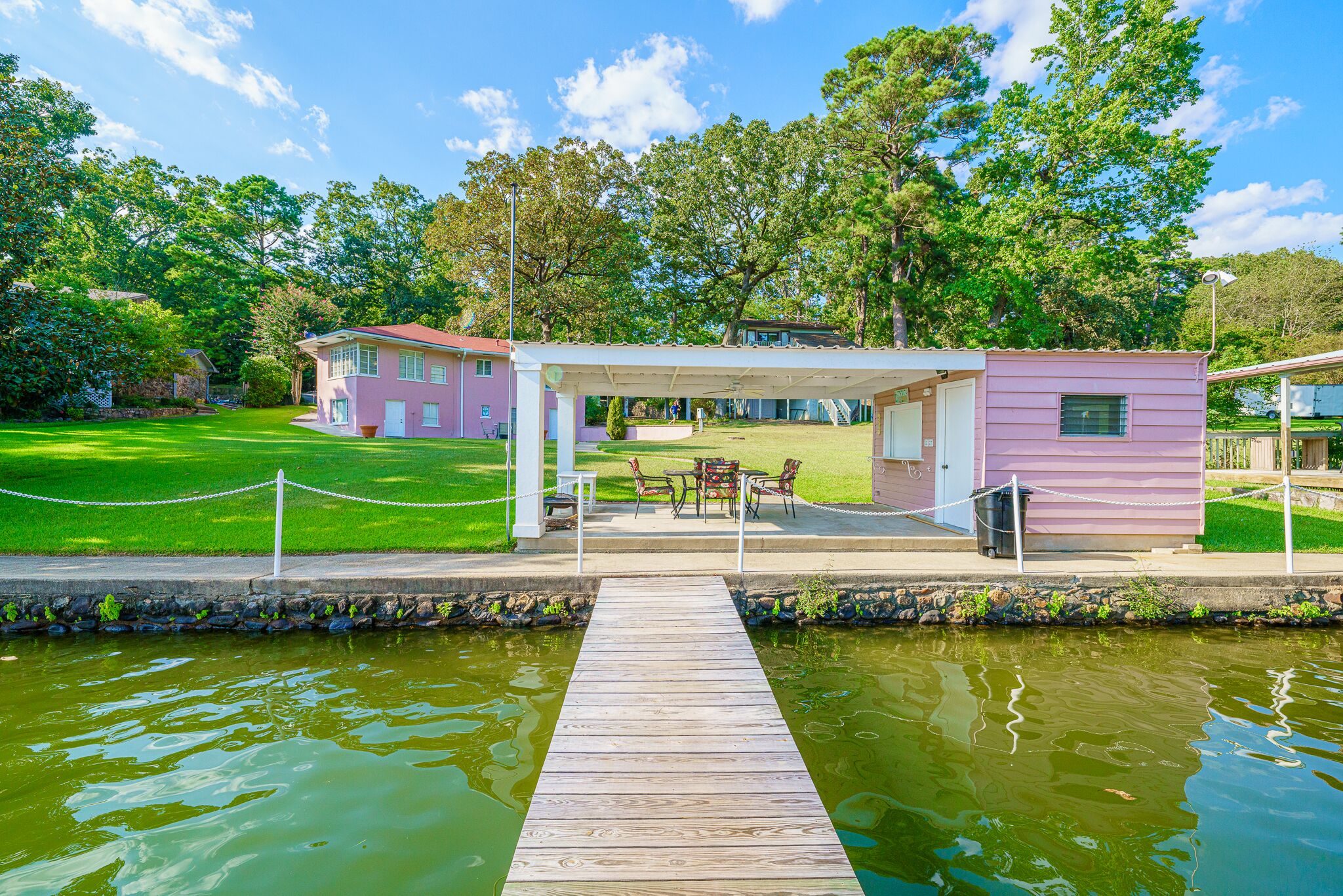 BEST LOCATION ON HAMILTON - Large Secluded 4BR 3.5 Bath Lakehouse - Sleeps 10