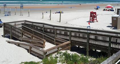 10% off Fall rates! LUXURY 3 bed/3 bath Ocean Front Condo, Simply the BEST!!!