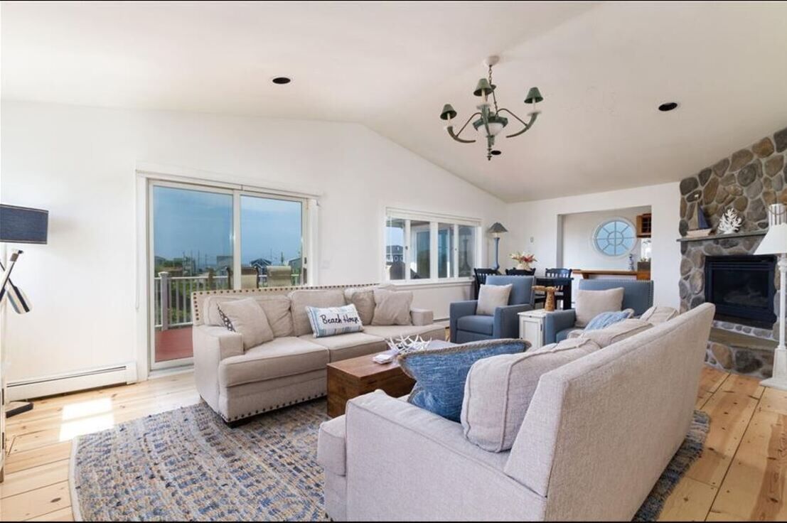 Private beach retreat on 1+ acre and views of ocean!