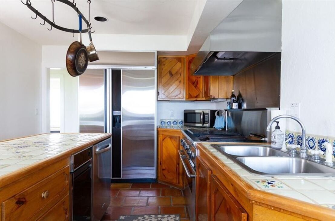 Private beach retreat on 1+ acre and views of ocean!