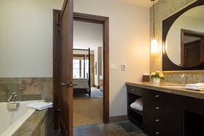 Combined shower/bathtub, hair dryer, towels