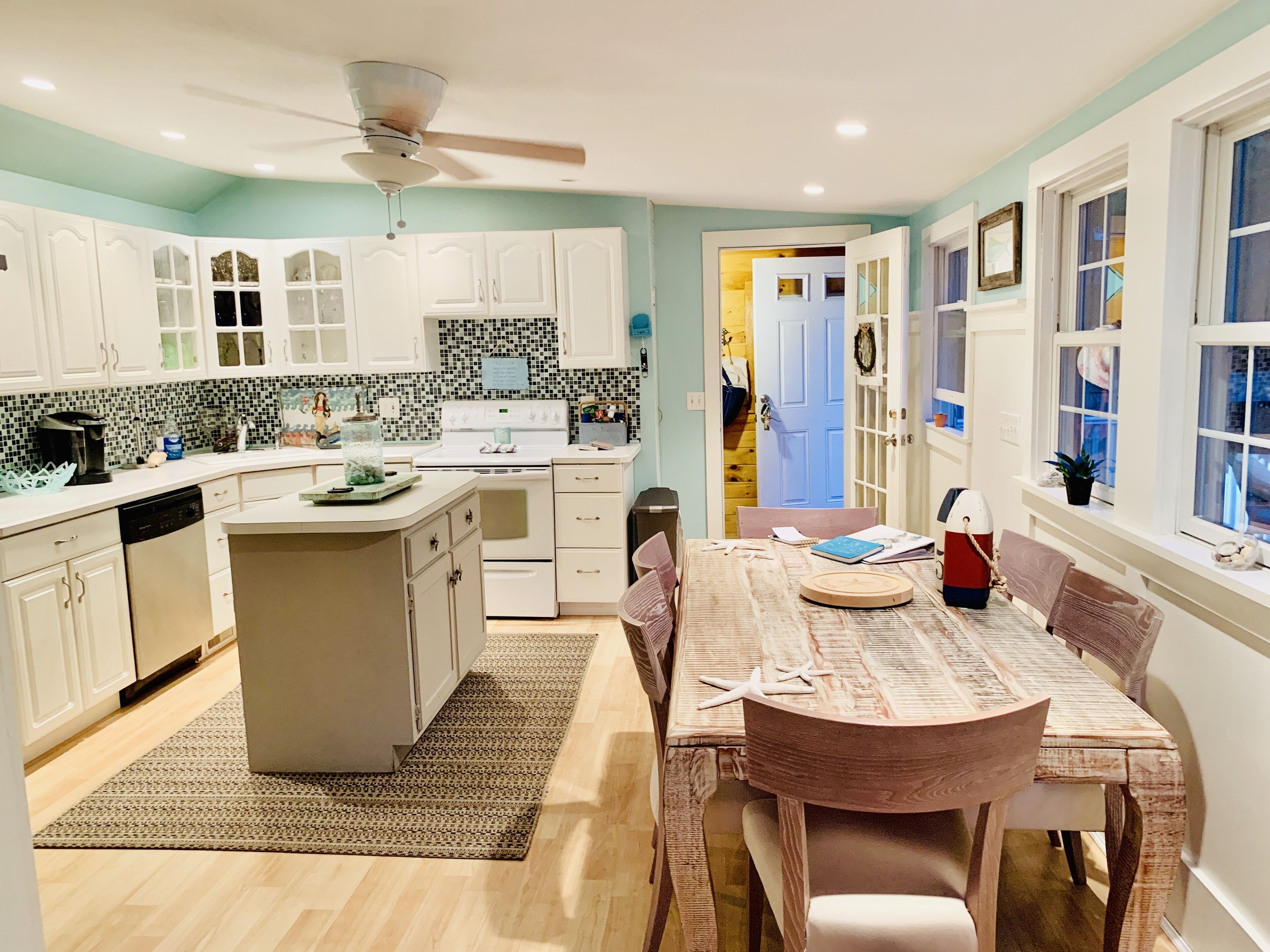 Charming Manomet Beach House for the family & Private Dog Friendly Beach 🐾