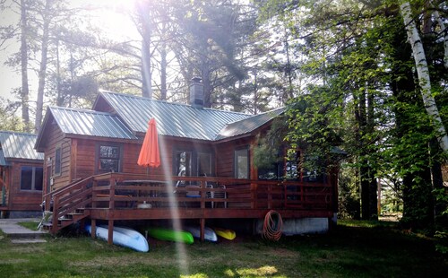 Lakeside cabin retreat; perfect getaway for winter sports, four seasons of fun