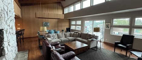 Smart TV, fireplace, DVD player, books