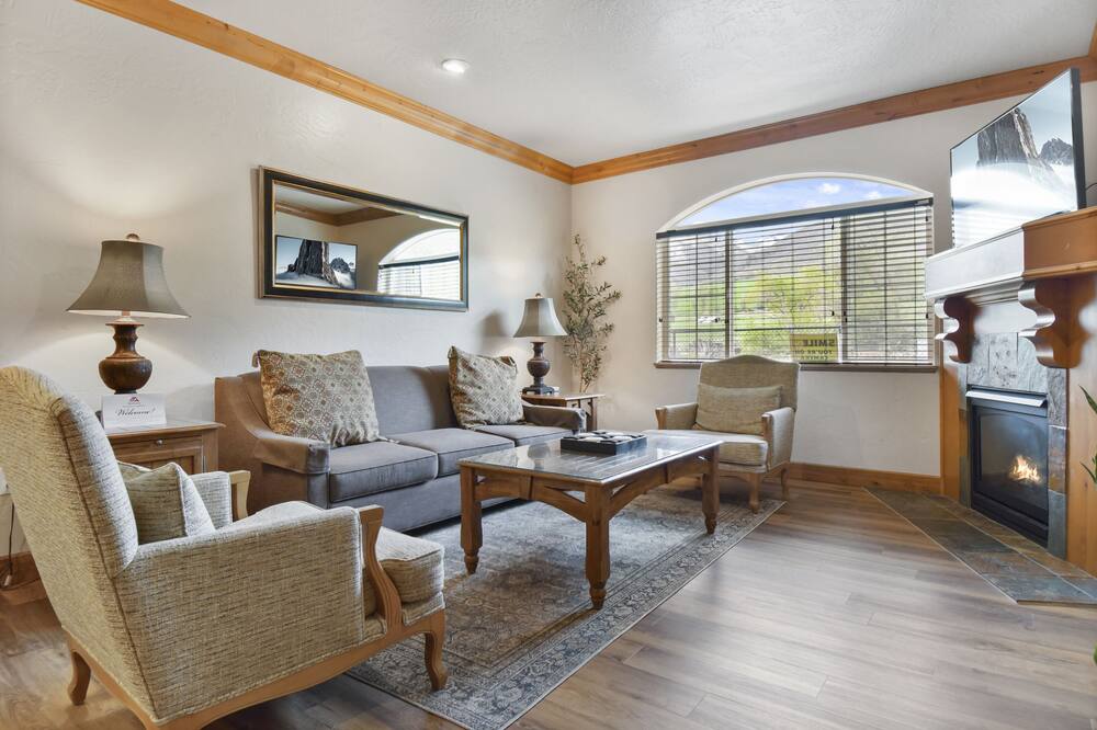 Family Getaway~Pool, Hot Sprng, Scuba & Ice Castles Villa 1027-2