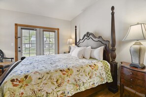 2 bedrooms, iron/ironing board, Internet, bed sheets