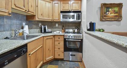 Family Getaway~Pool, Hot Sprng, Scuba & Ice Castles Villa 1027-2