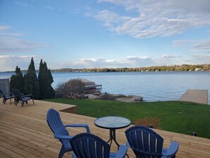 Terrace/patio - Stunning Waterfront! Easy access stairs to water, wifi. Central AC , 2 bathrooms (Kawartha Lakes)