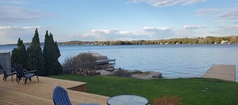 Superbe Waterfront! Escaliers d'accès facile à l'eau