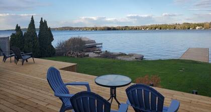 Stunning Waterfront! Easy access stairs to water, wifi. Central AC , 2 bathrooms
