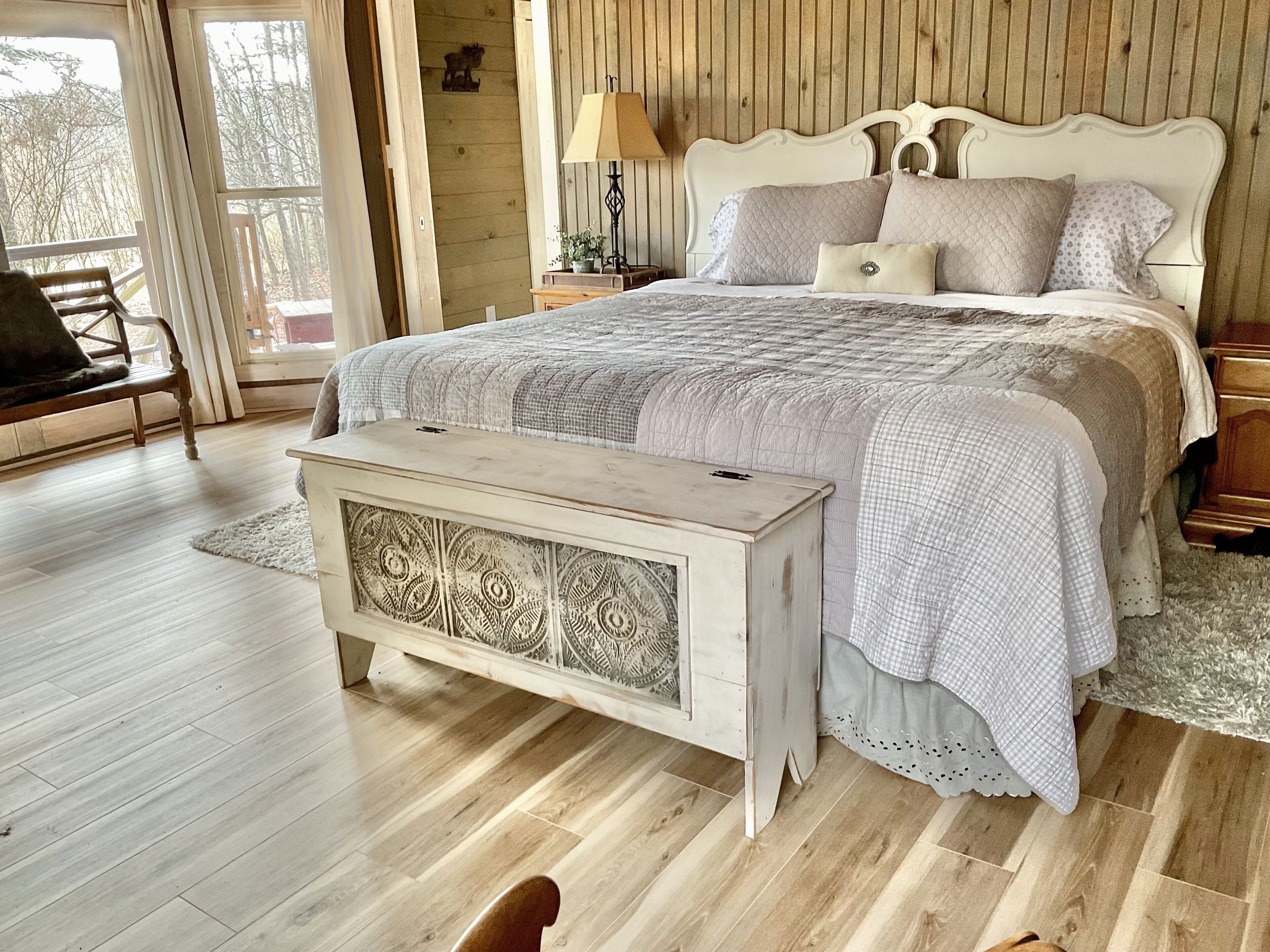 BUFFALO RIVER FARMHOUSE--Only 2.5 miles to the Buffalo River and Triple Falls!