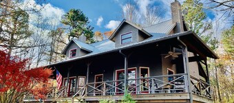 Buffalo River Farmhouse--Access to the river is just 2 miles past the farmhouse