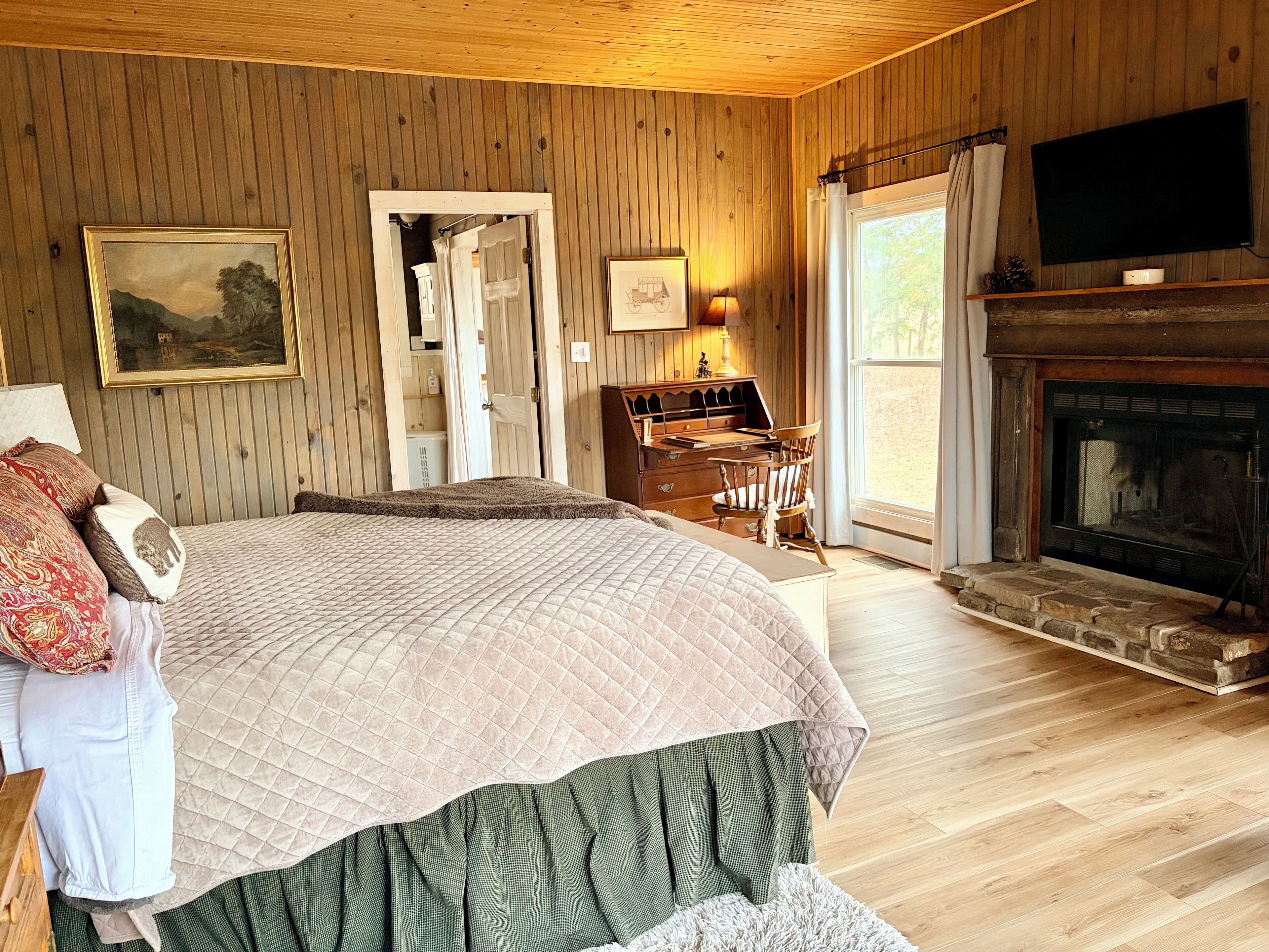 3 bedrooms, desk, travel crib, free WiFi