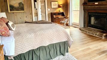 3 bedrooms, desk, travel crib, free WiFi