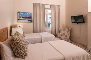 3 quartos, ferros/tábuas de passar roupa, Wi-Fi, roupa de cama