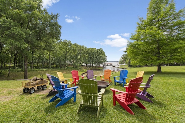 Roadhouse firepit with 11 chairs and room for more