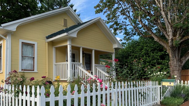 Exterior - The Valley Wine Cottage -- Walk to tasting rooms and cute downtown Newberg (Newberg)