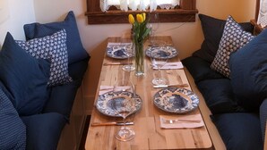 Dining - The Valley Wine Cottage -- Walk to tasting rooms and cute downtown Newberg (Newberg)