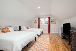 4 bedrooms, iron/ironing board, free WiFi, bed sheets